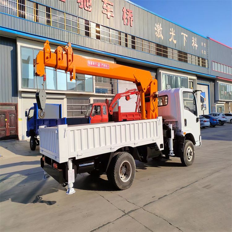 陇南市三轮随车吊定制 农用改装机自备吊中瑞长期出售